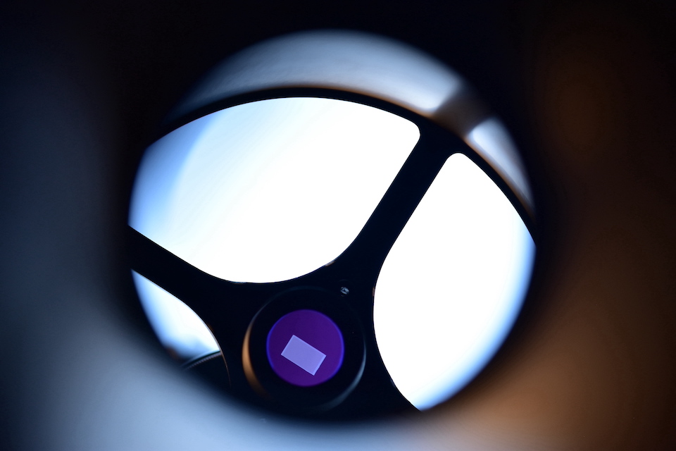 Instead of a secondary mirror, the eQuinox has the image sensor built in directly.