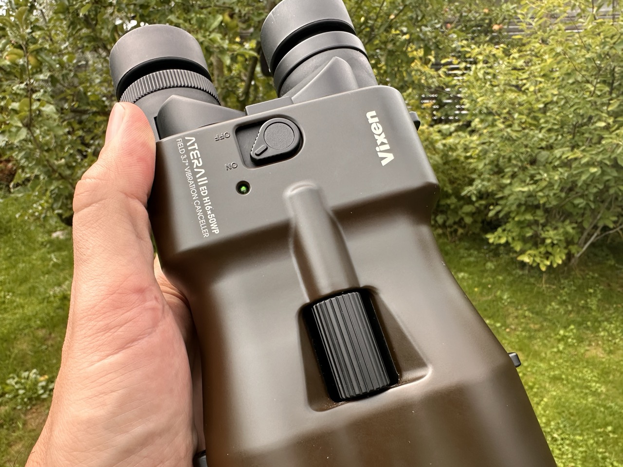 The binoculars feel comfortable in the hand and have an ergonomic design.