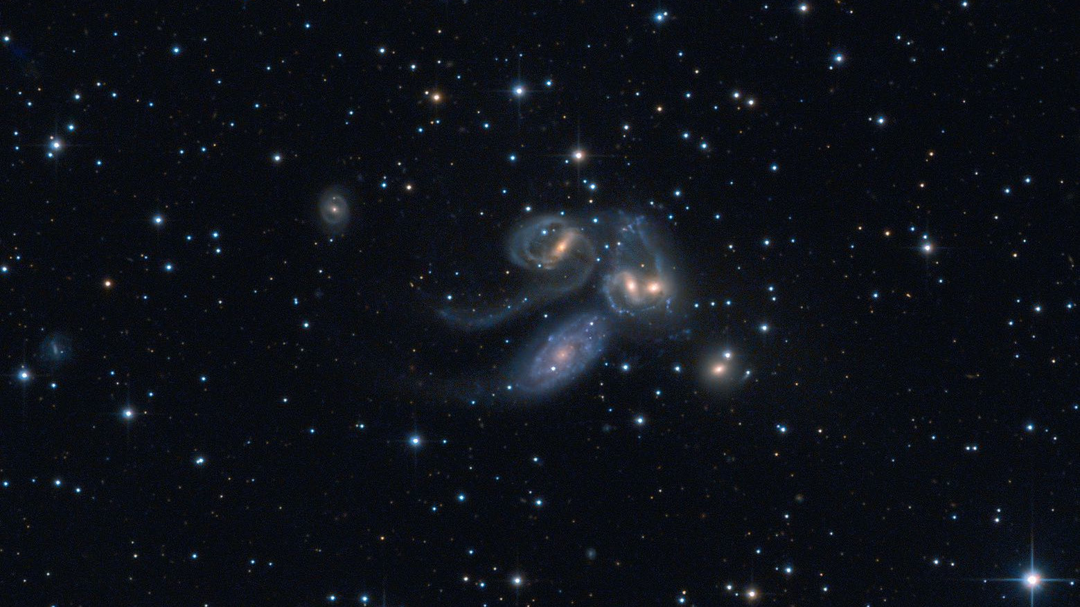 Stephan's Quintet: NGC 7320C (top left), NGC 7319, NGC 7318B and NGC 7318A and
NGC 7217 (bottom right). NGC 7320 (bottom left) does not belong to the group. Wolfgang Promper