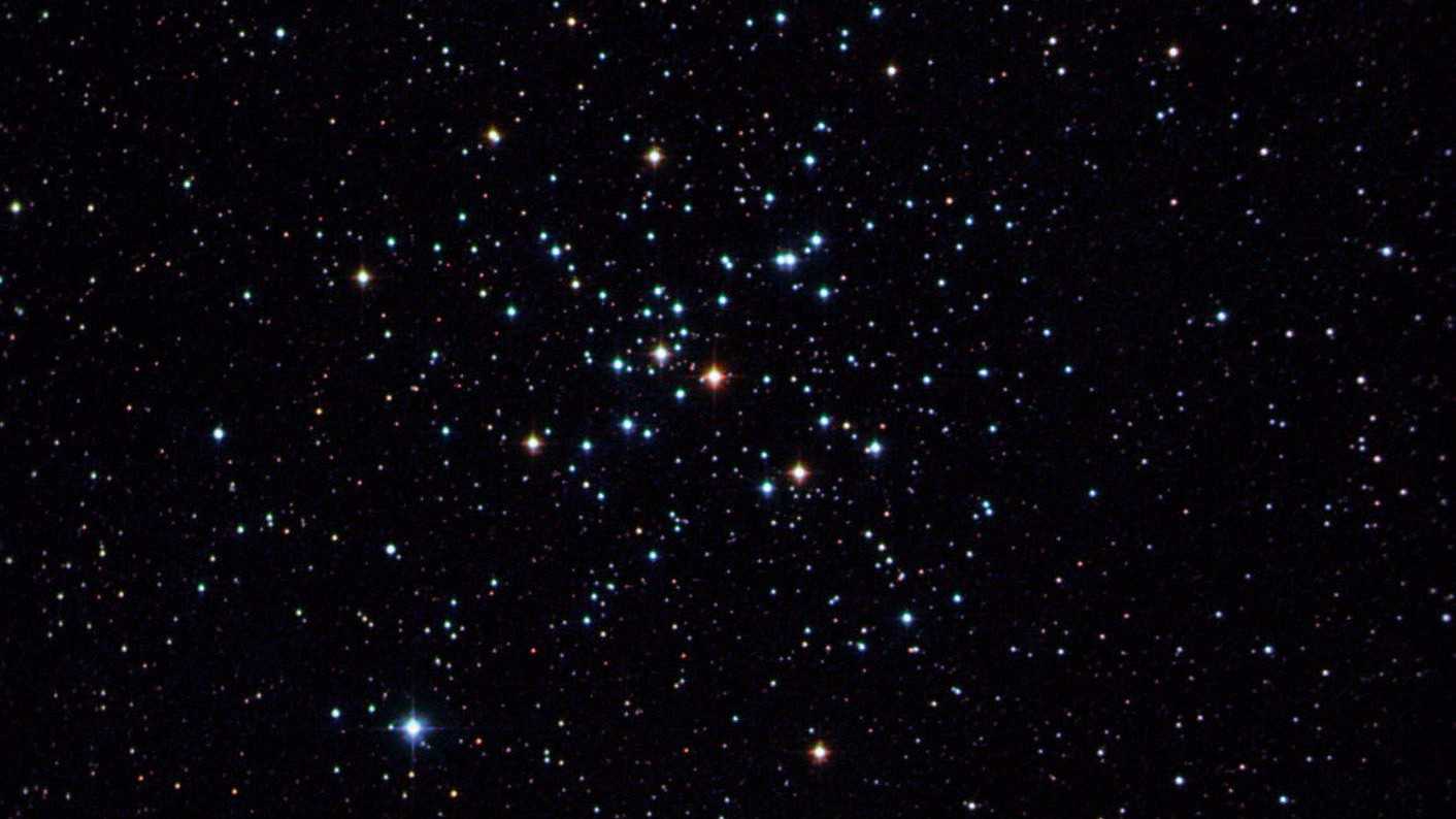The cluster Messier 41 in the constellation of Canis Major captured
with a 4.5 inch Newtonian telescope with a focal length of 440mm. Michael Deger / CCD Guide
