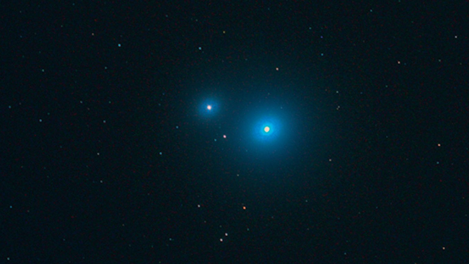 Those who can also see star Alkor (left), have good eyesight. Mizar is itself a system comprising two binary stars. Rolf Löhr