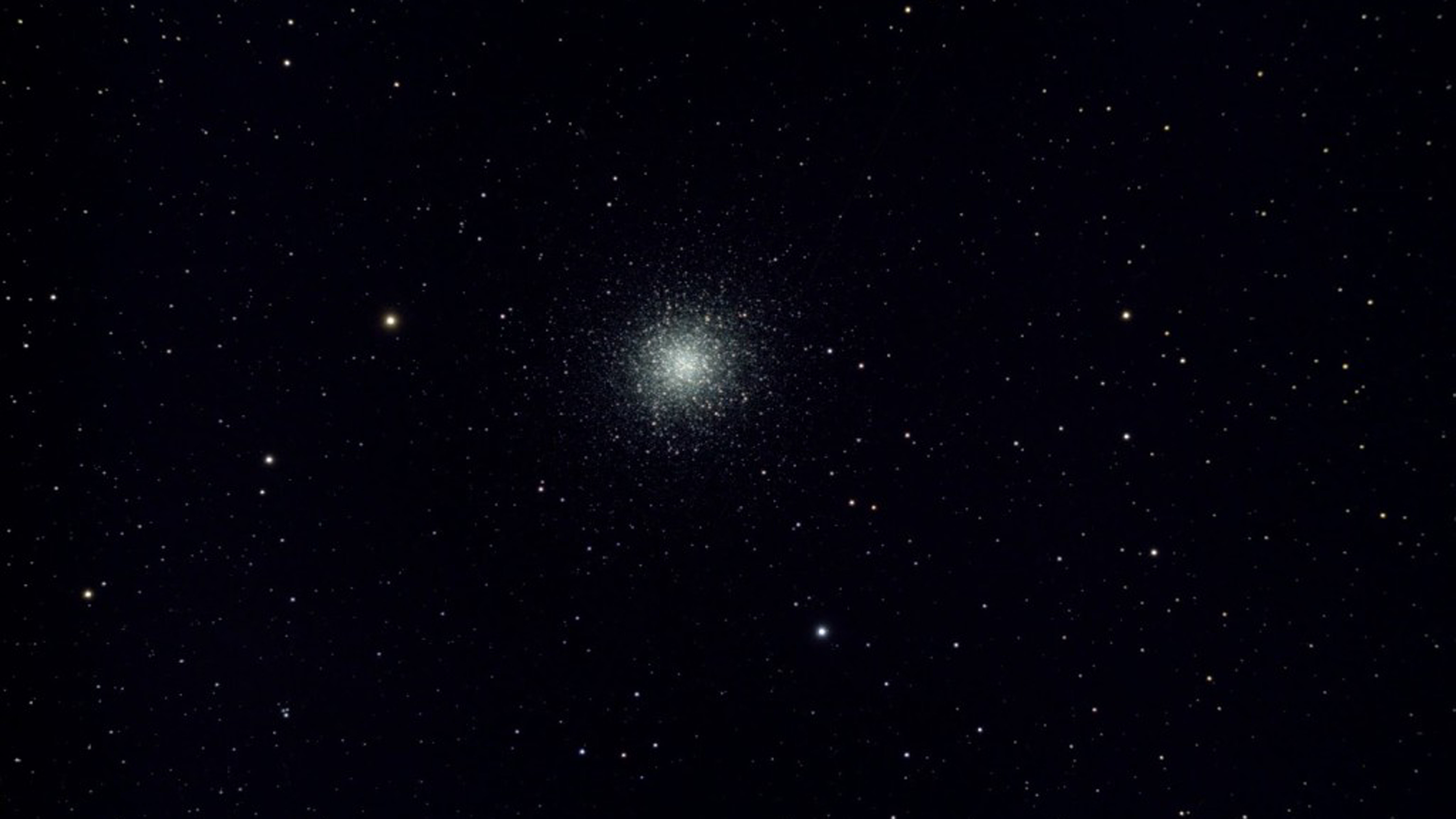 Globular cluster M13 captured with a Skywatcher AP 120/900 EvoStar ED DS-Pro and a Canon EOS 700Da, photographer: Stefan Taube.