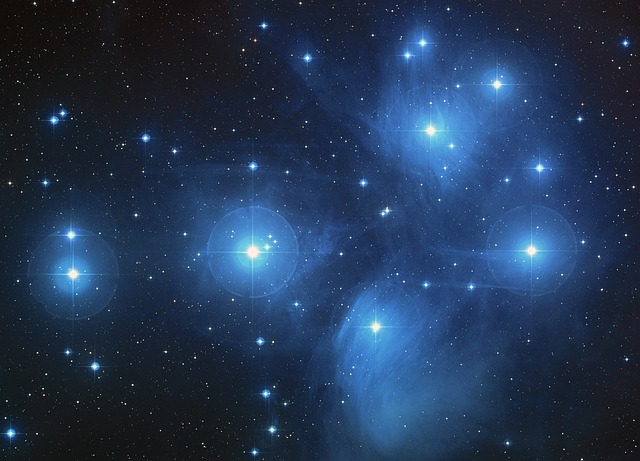 The Pleiades can be seen even with small binoculars, but the reflection nebula can only be seen in photographs.