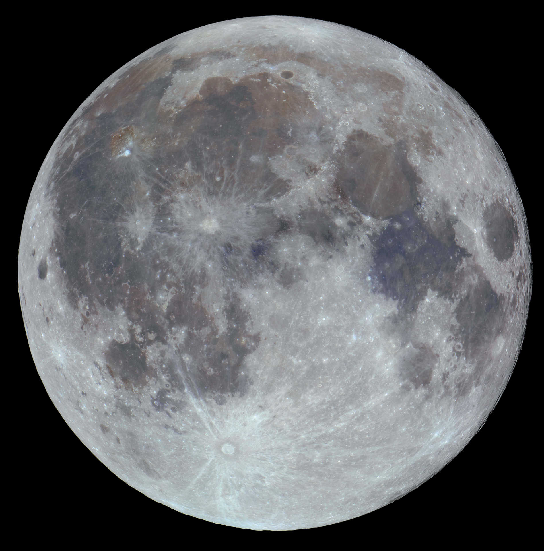 At full Moon, lunar mare, highlands, and ray systems are visible in their entirety. Rolf Hempel