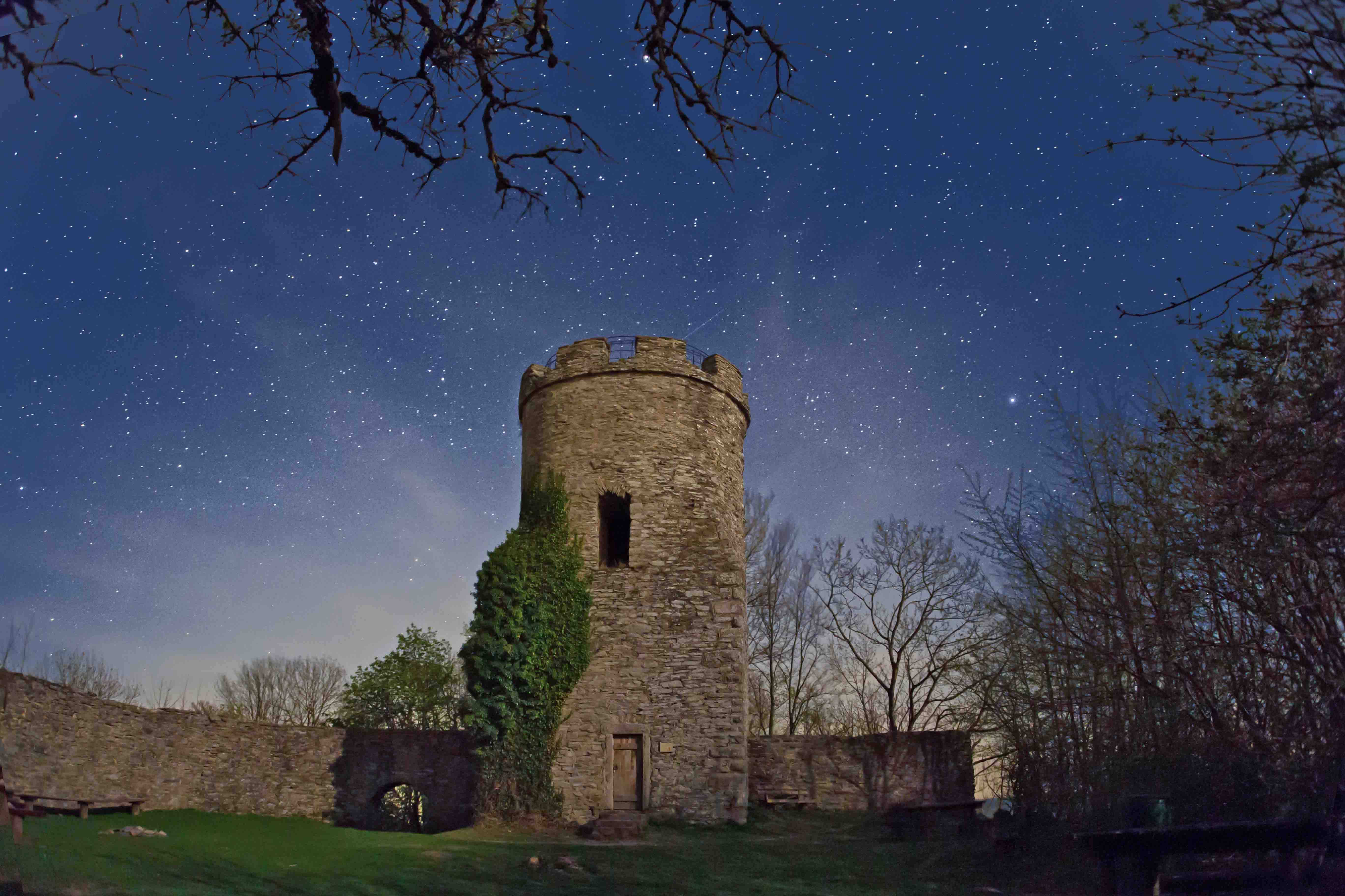 Rhön Star Park, Ebersburg Ruins / Photo: Werner Klug, Sternenpark Rhön Association, Inc.