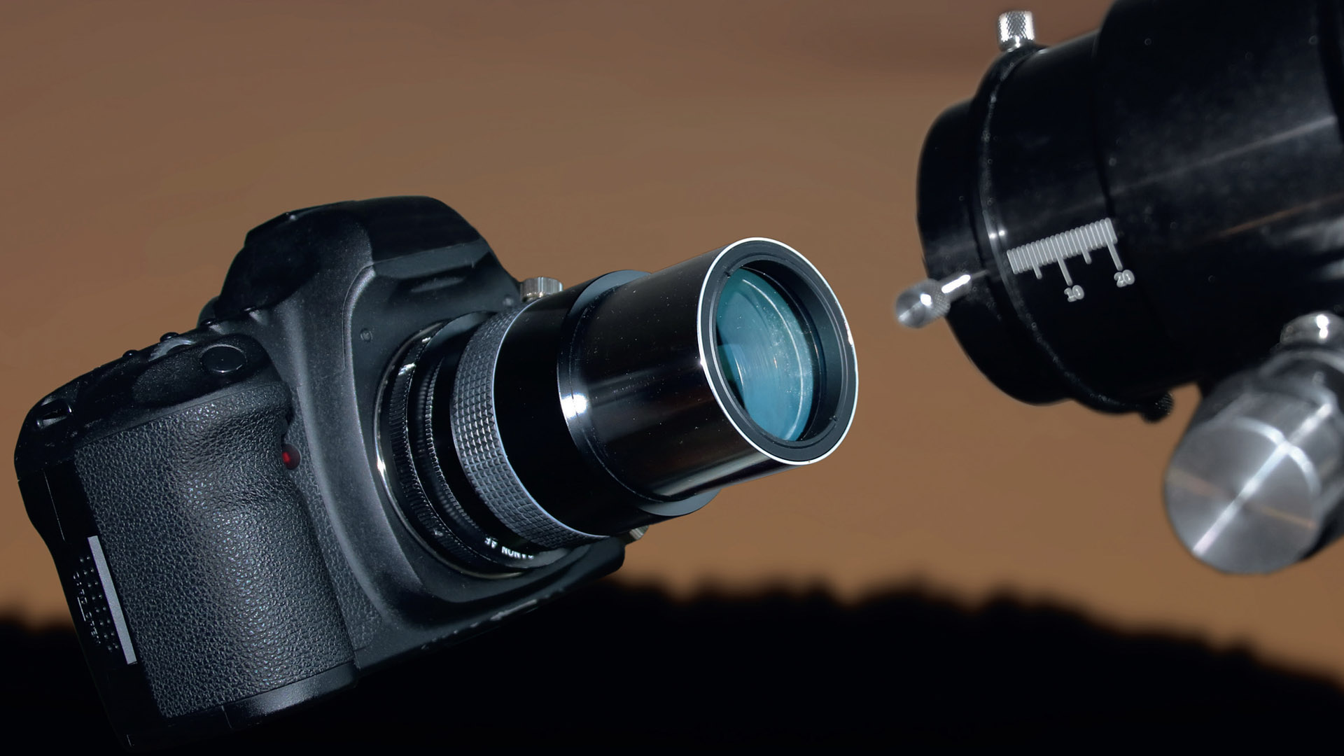 Reducers are lens systems that reduce the focal length of the telescope and are available in a range of versions and with different reduction factors. M. Weigand
