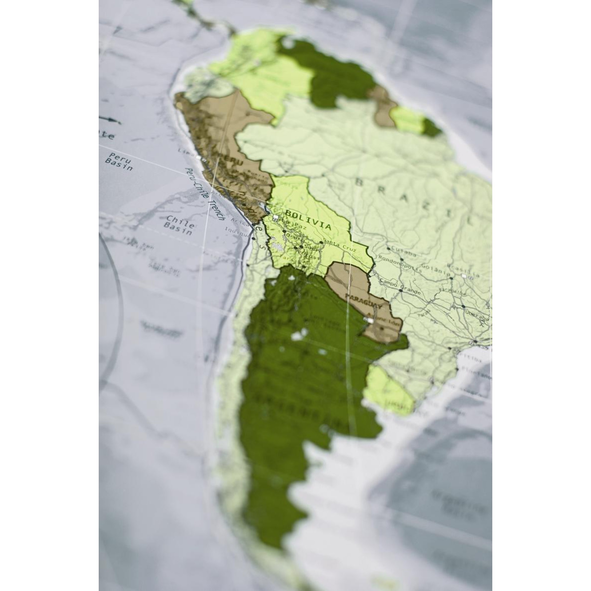 the-future-mapping-company-colour-map-weltkarte-khaki-gelb-salbei-gold