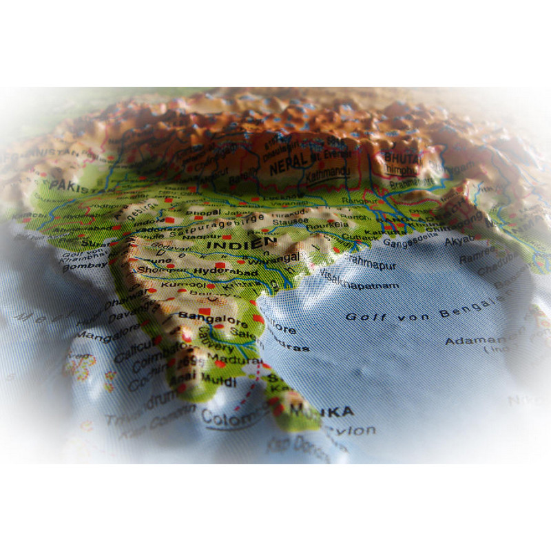 geo-institut Silver line physical relief map of the world (in German)