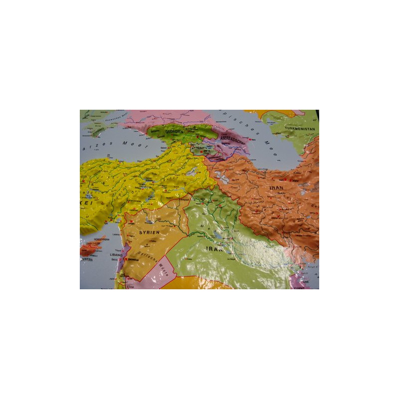 geo-institut GEO Institute Silver line Russian political world relief map (in German)