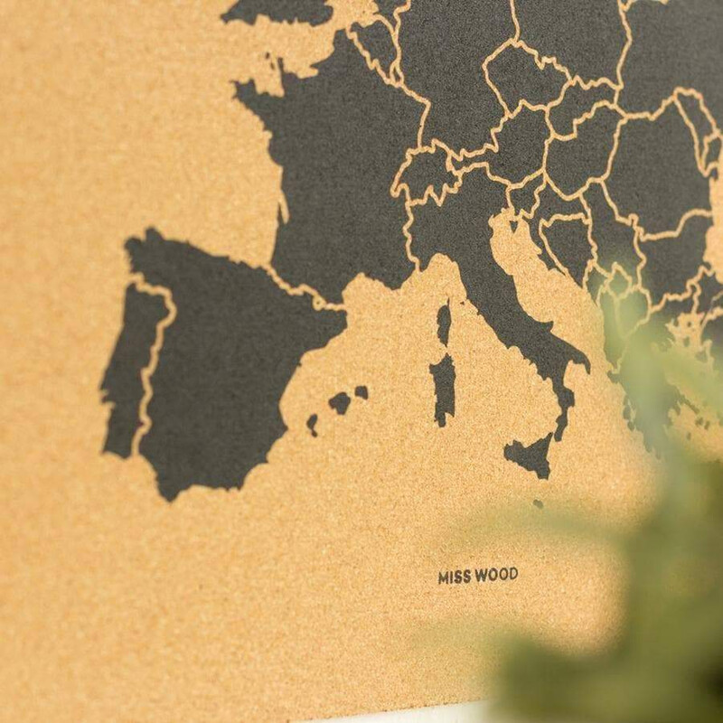Miss Wood Woody Map Europa schwarz 60x45cm gerahmt