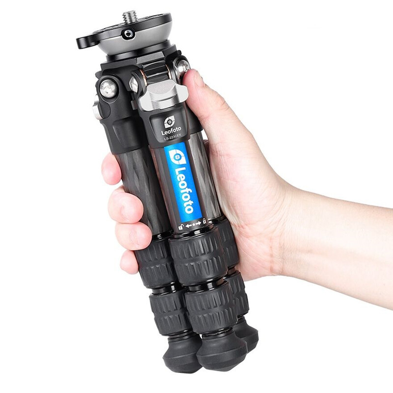 Leofoto Carbon tripod LS-223CEX Ranger with levelling tray + panoramic plate RH-0