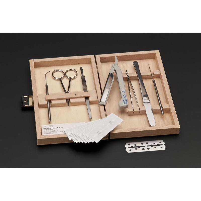 Windaus Micro copying cutlery: 7 instruments in the wood case