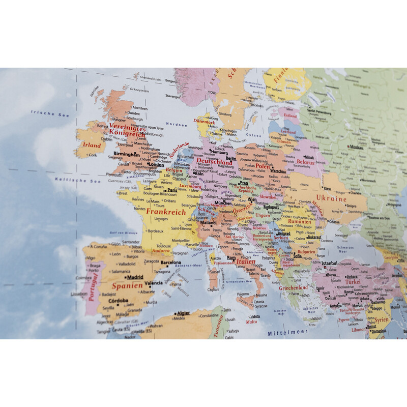 GeoMetro World map political (144 x 103 cm)